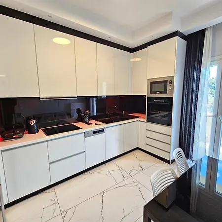 Grey Luxury House 阿普索斯